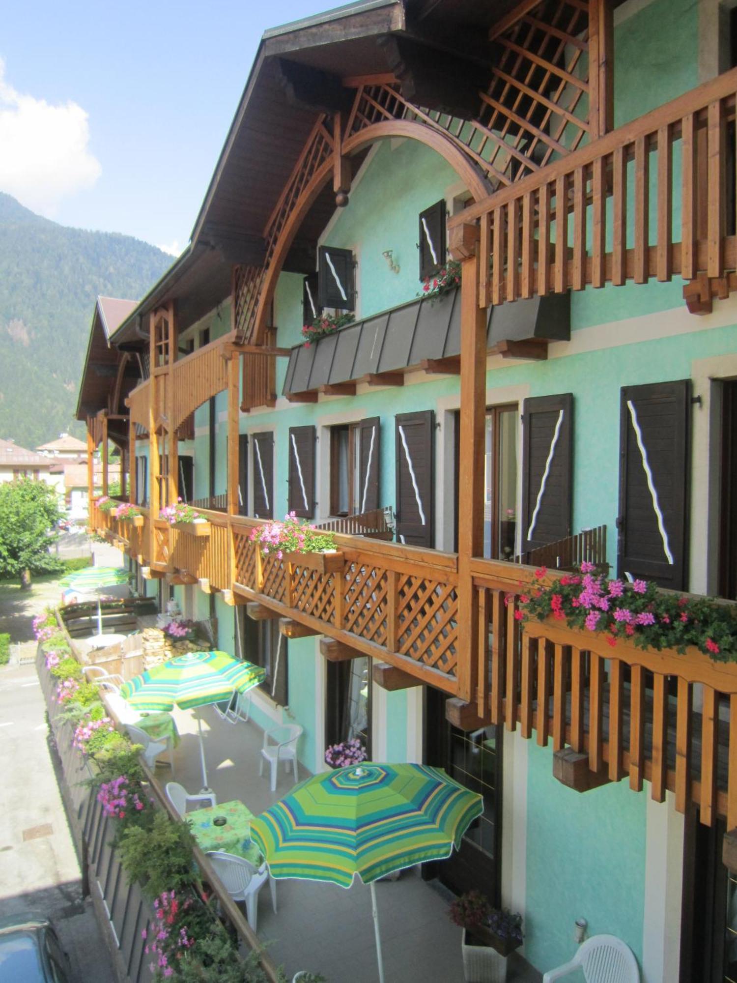Hotel Alpina Pinzolo Extérieur photo